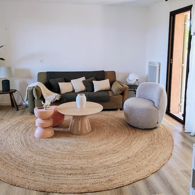 Beautiful Garden Apartment with Sea View 2 Bedrooms Ensuite - Appartement 2 Chambres avec Terrasse et Vue sur la Mer - 29