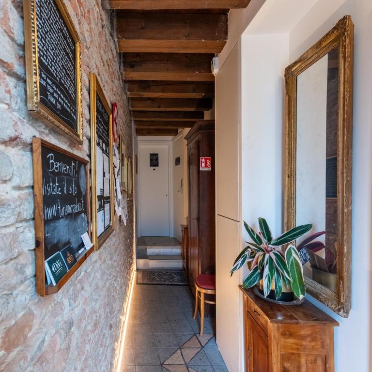 Storico alloggio fronte piazza in Borgo Portello - Appartamento con 1 Camera da Letto - 3