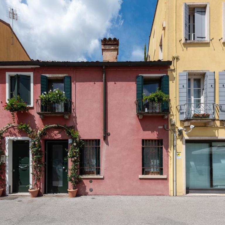 Storico alloggio fronte piazza in Borgo Portello - Appartamento con 1 Camera da Letto - 2
