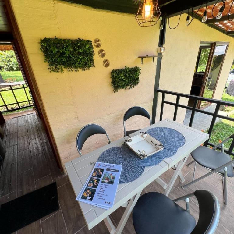 Hospedaje Curiquindi - Mindo Eco Lodge - Deluxe Triple Room - 9