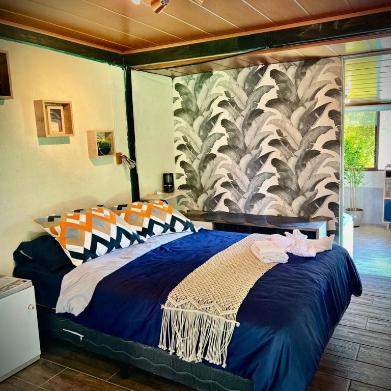 Hospedaje Curiquindi - Mindo Eco Lodge - Deluxe Triple Room - 1
