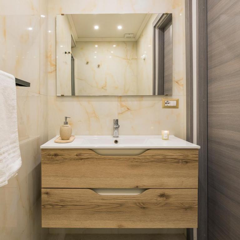 Catania Urban Rooms - Artistic Design Rooms in Catania Center near Via Etnea - Discover our Promo on www cataniaurbanrooms it - Double Room - 11