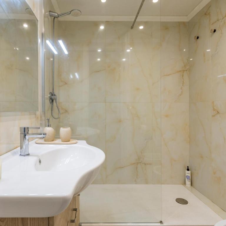 Catania Urban Rooms - Artistic Design Rooms in Catania Center near Via Etnea - Discover our Promo on www cataniaurbanrooms it - Double Room - 11