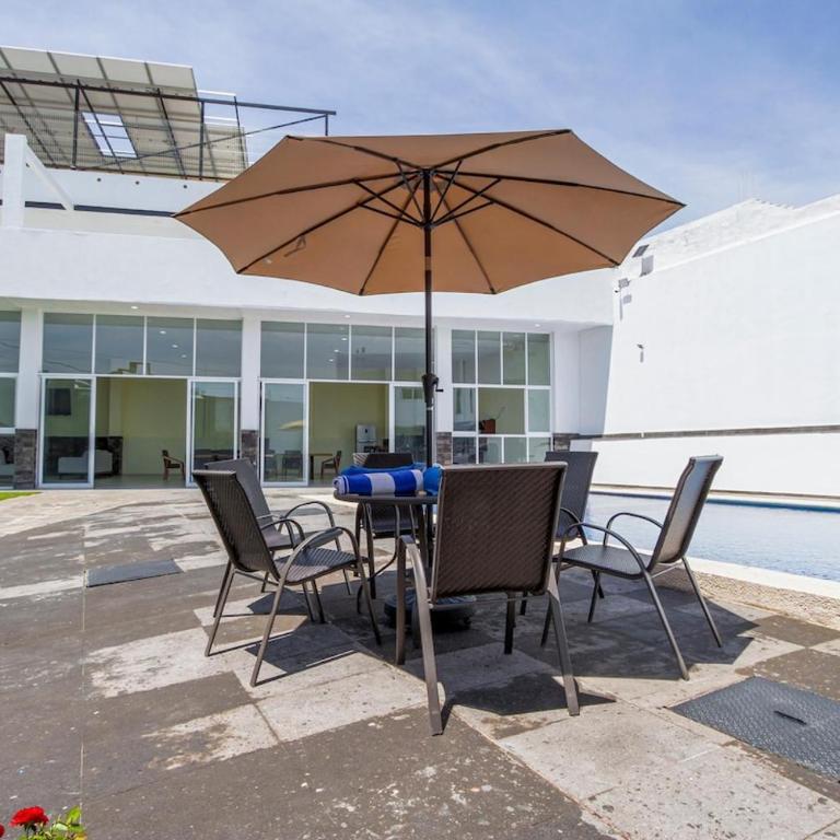 Coyula Getaway Relax, Fun & Private Pool - Three-Bedroom House - 6