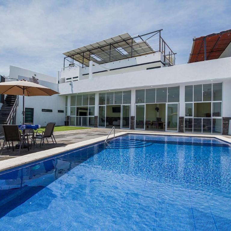 Coyula Getaway Relax, Fun & Private Pool - Three-Bedroom House - 9