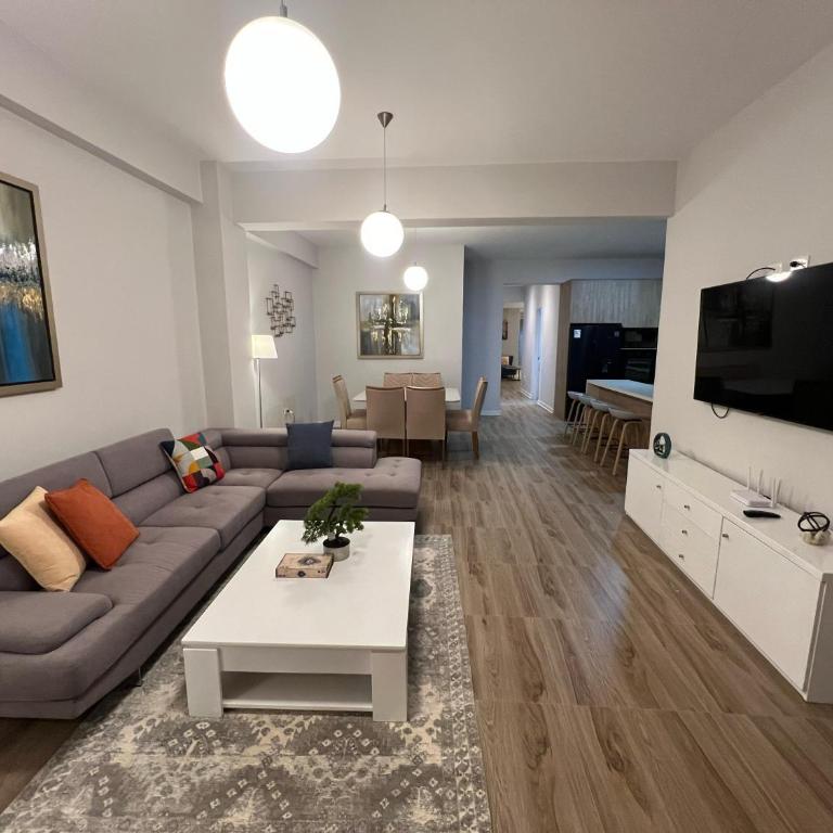 Departamento nuevo, lujoso y espacioso - Four-Bedroom Deluxe Apartment - 1