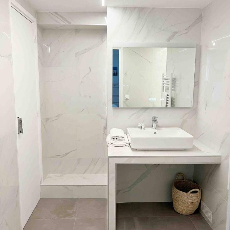 50m2 rue rambuteau/Pompidou/Marais/Hôtel de Ville - Apartment - 24