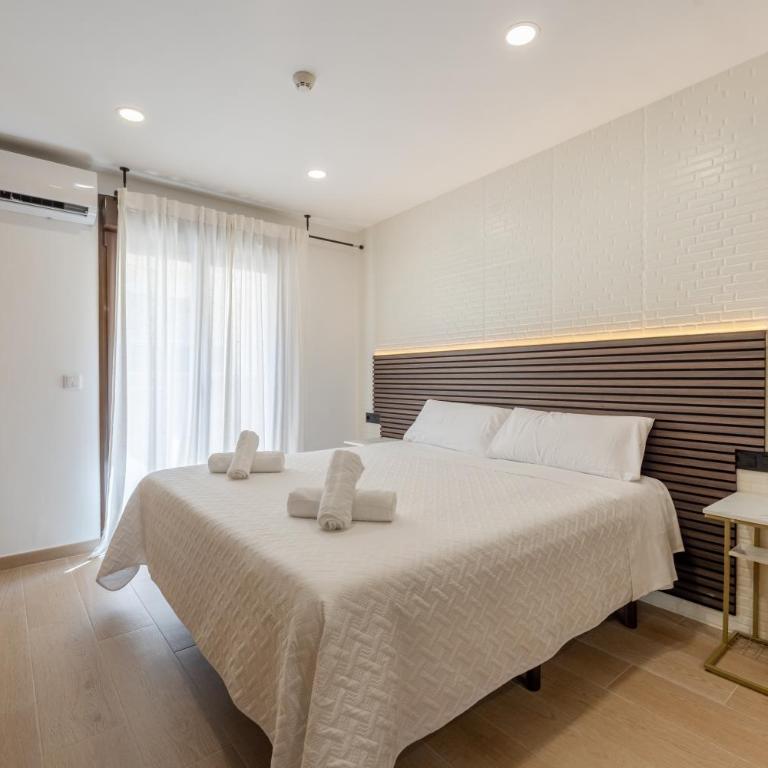 Emily Suites - Habitación Doble con balcón - 7