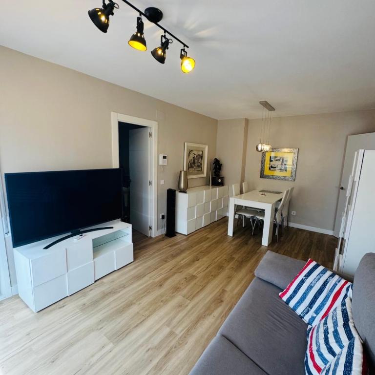 Lujoso piso enfrente de playa de Fenals, 2 terrazas - Apartamento de 1 dormitorio - 16