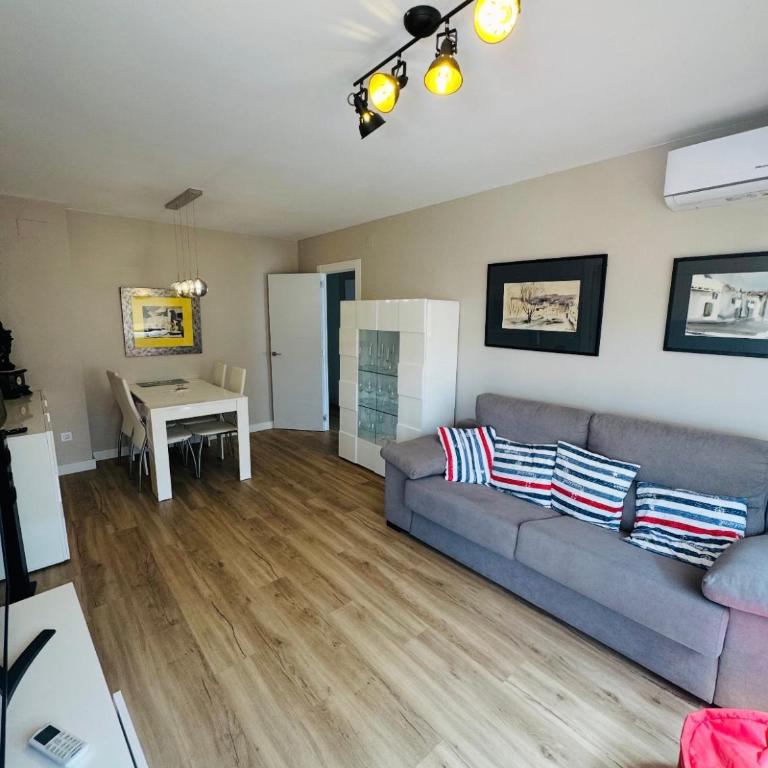 Lujoso piso enfrente de playa de Fenals, 2 terrazas - Apartamento de 1 dormitorio - 2