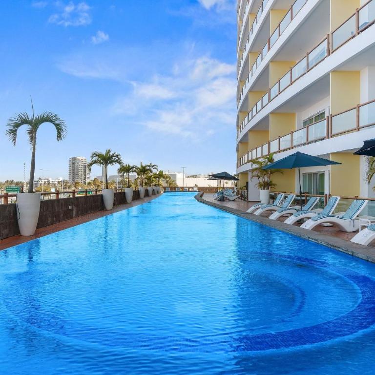 Deck12 Casino and Resort by Monyxbnb - Two-Bedroom Deluxe Apartment with Harbour View - 1