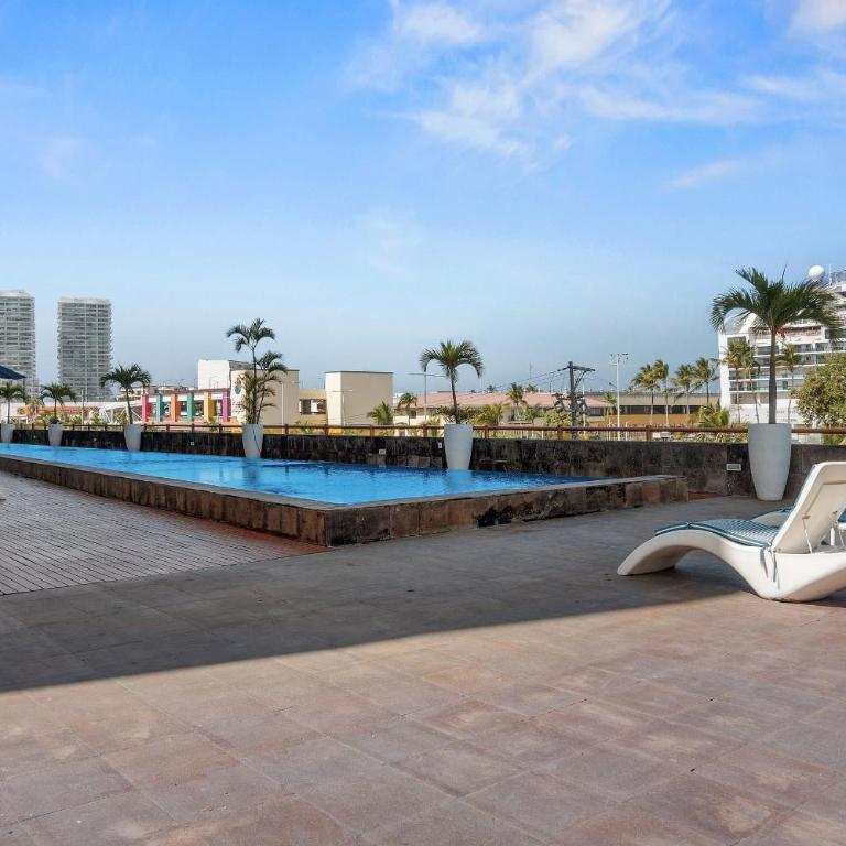 Deck12 Casino and Resort by Monyxbnb - Two-Bedroom Deluxe Apartment with Harbour View - 6