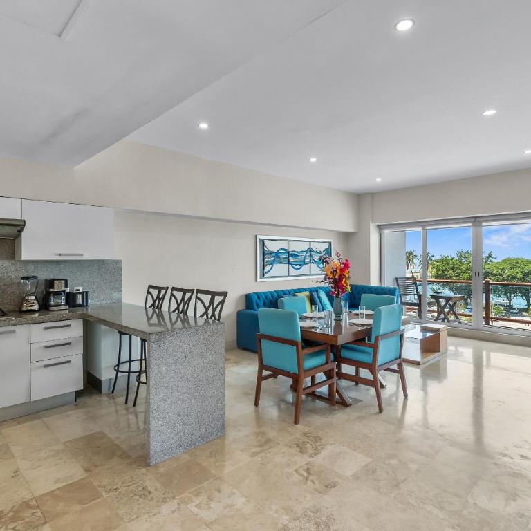 Deck12 Casino and Resort by Monyxbnb - Two-Bedroom Deluxe Apartment with Harbour View - 17