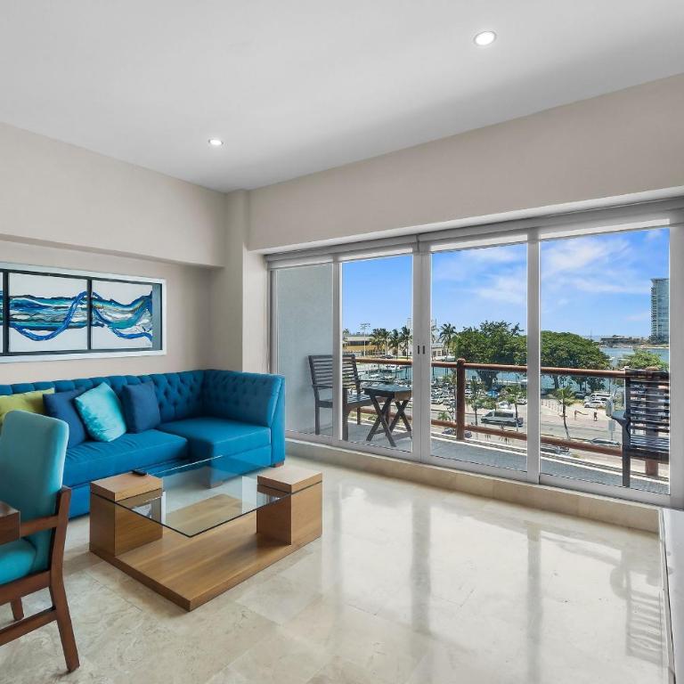 Deck12 Casino and Resort by Monyxbnb - Two-Bedroom Deluxe Apartment with Harbour View - 18
