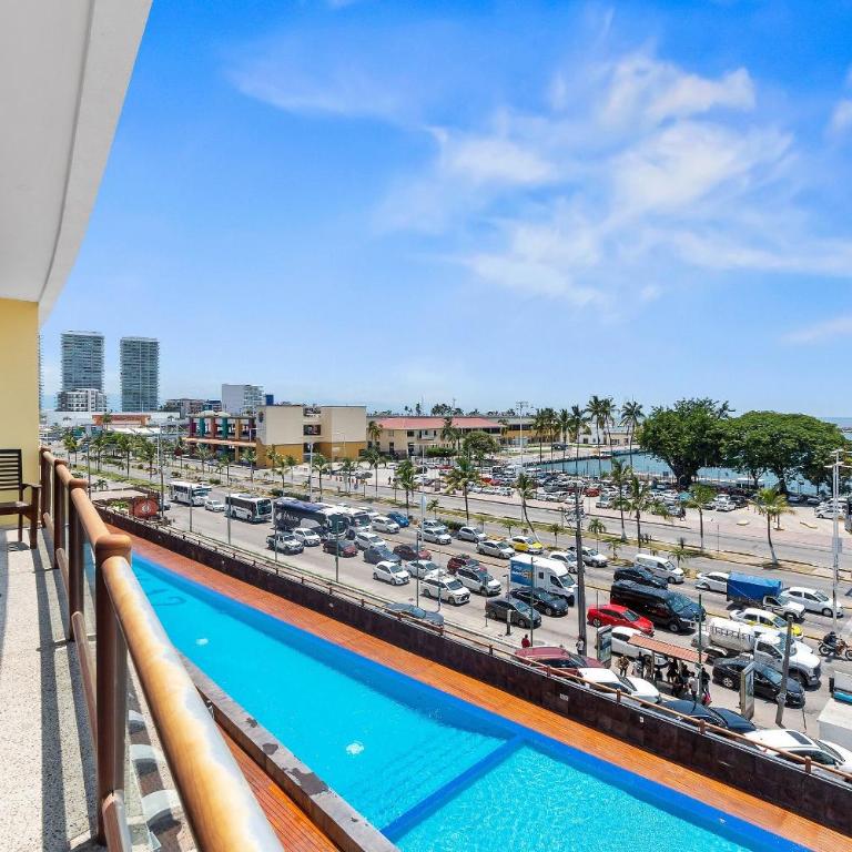 Deck12 Casino and Resort by Monyxbnb - Two-Bedroom Deluxe Apartment with Harbour View - 41