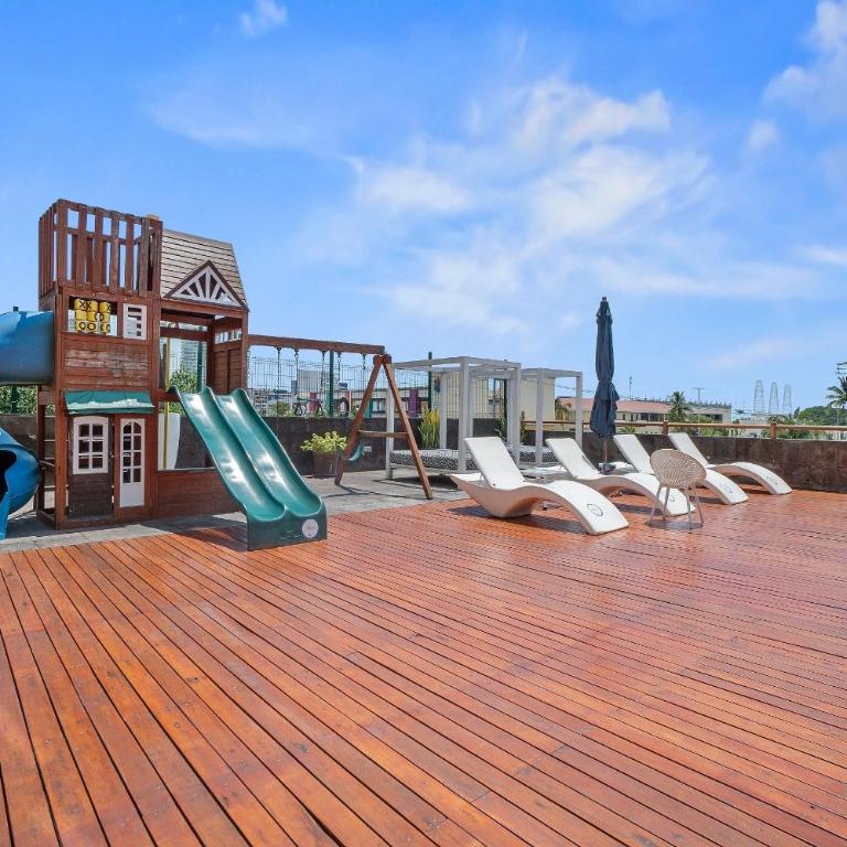 Deck12 Casino and Resort by Monyxbnb - Two-Bedroom Deluxe Apartment with Harbour View - 45