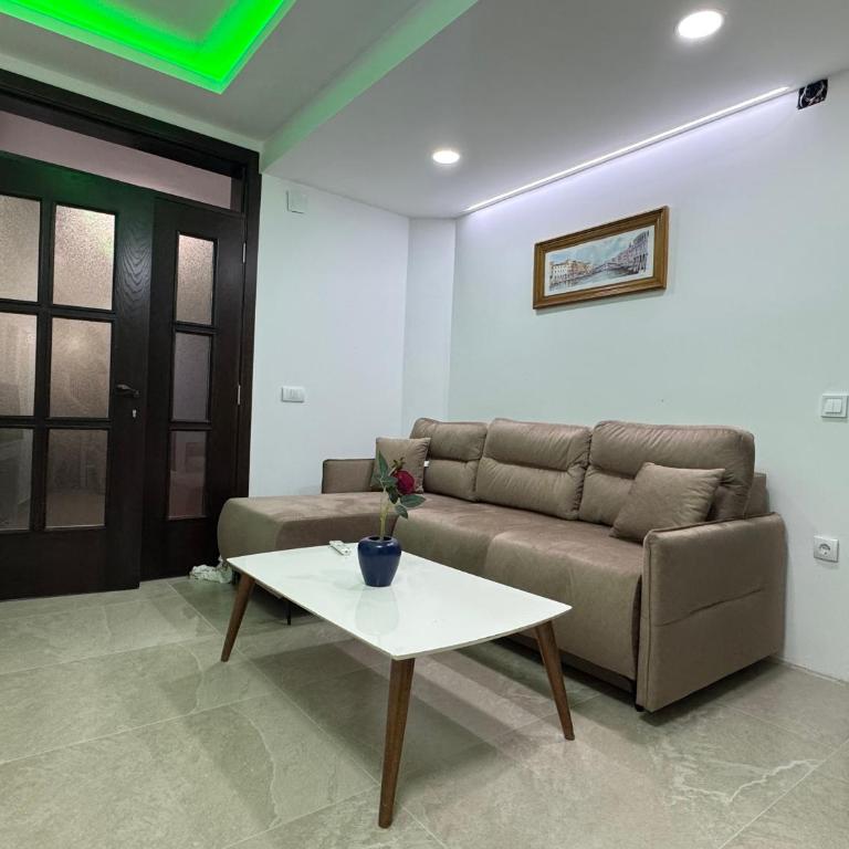 Apartments FourRoses - Three-Bedroom Apartment - 3
