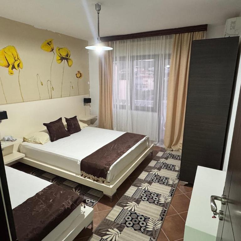 Apartments FourRoses - Three-Bedroom Apartment - 1