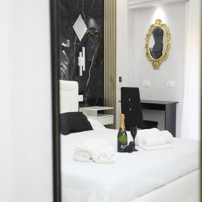 Suite Rooms Empire - Camera Matrimoniale - 12