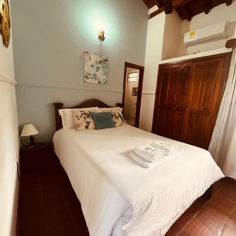 Casa Isabelita - Habitación Doble con baño privado - 5