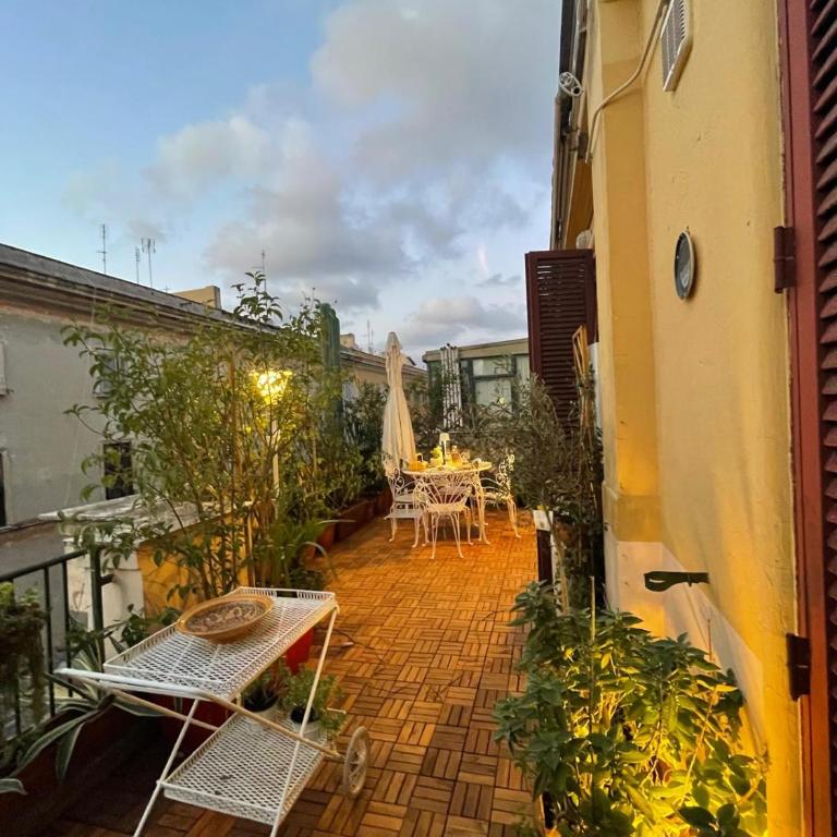 Terrace & 1930s Charm - Vatican Walk - Appartamento con 2 Camere da Letto e Terrazza - 19