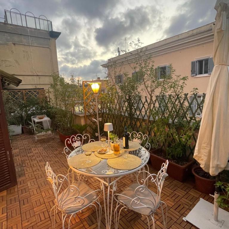 Terrace & 1930s Charm - Vatican Walk - Appartamento con 2 Camere da Letto e Terrazza - 17