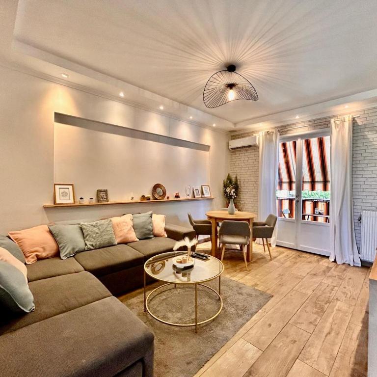 Near Port & City - Private Parking - Full apartment - Appartement 2 Chambres avec Balcon - 7