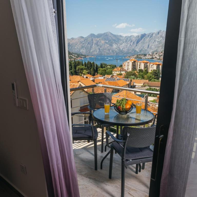 Monte Bay Apartments - Two-Bedroom Apartment with View - 18