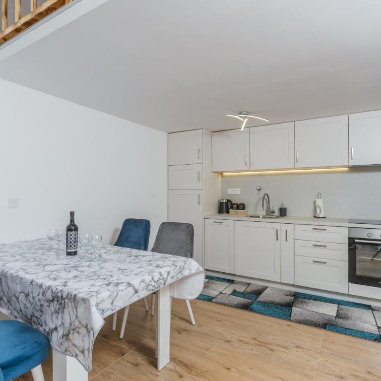 Monte Bay Apartments - Two-Bedroom Apartment with City View - 19