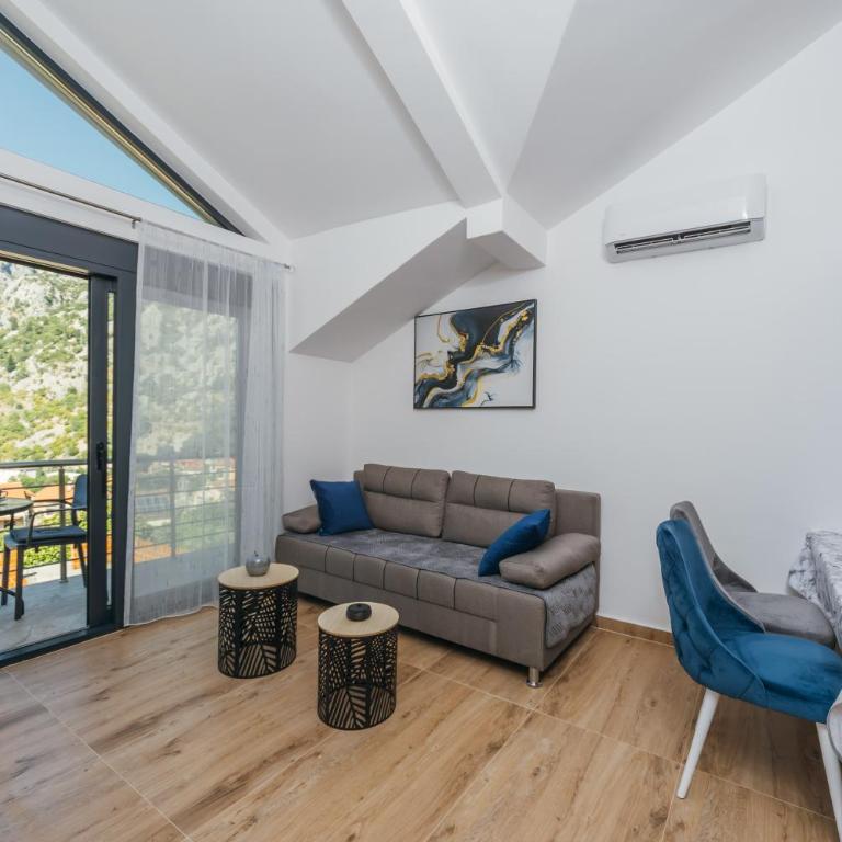 Monte Bay Apartments - Two-Bedroom Apartment with City View - 18