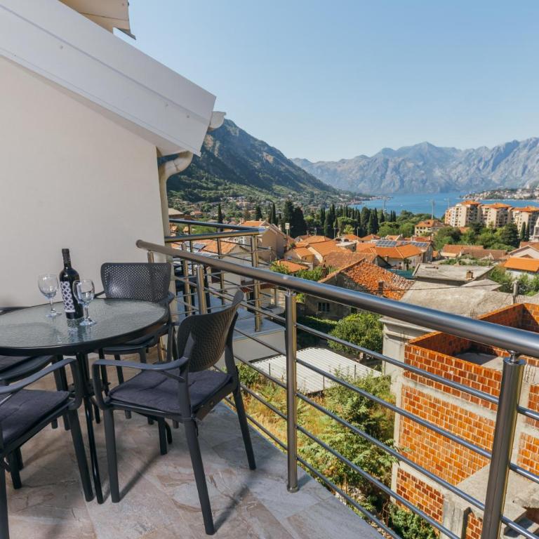Monte Bay Apartments - Two-Bedroom Apartment with Sea View - 9