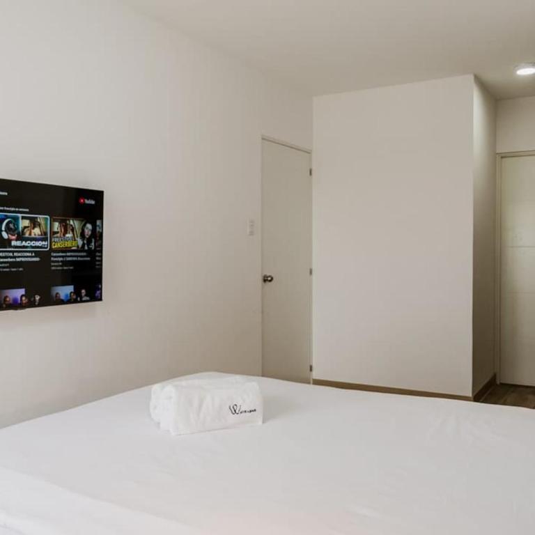 Polished 2BR with Balcony in San Isidro - Apartment - 23
