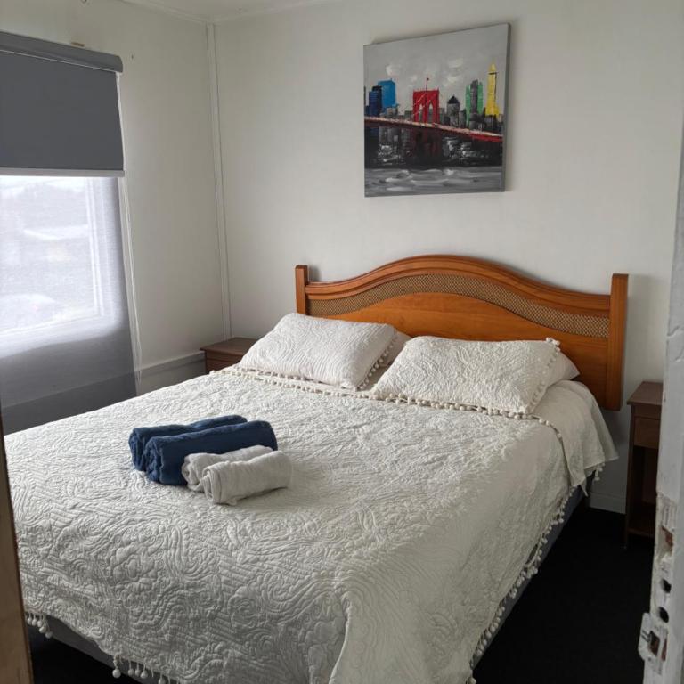 Rent House 1745 - Three-Bedroom House - 8