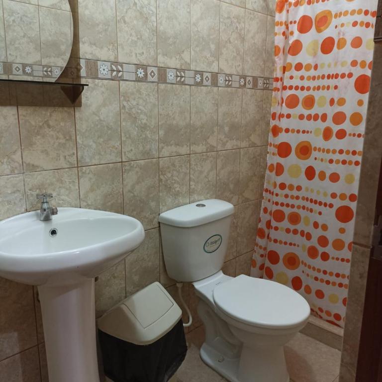 Hospedaje Momentos - Habitación Doble con baño privado - 2