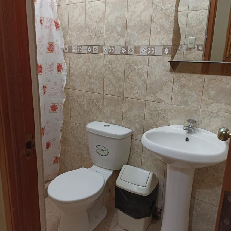 Hospedaje Momentos - Habitación Doble con baño privado - 6