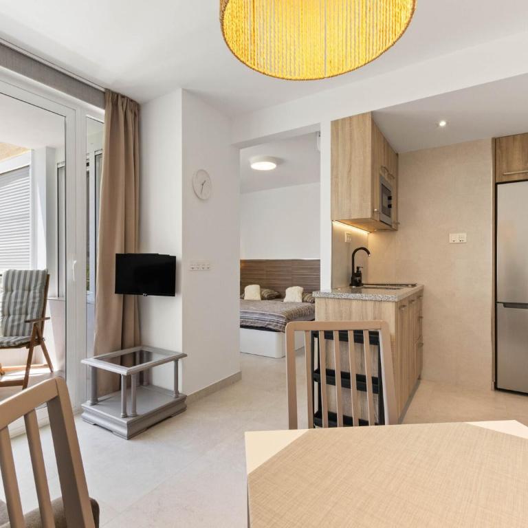 Sunny Apartment near Playamar Beach - Apartment mit 2 Schlafzimmern - 14
