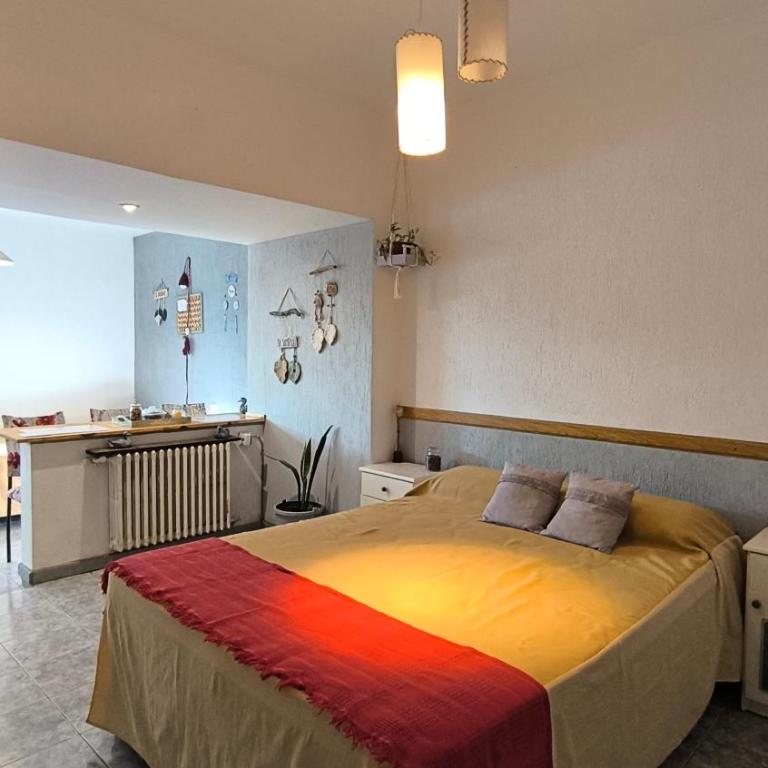 Habitación privada en corazón del bombal - Habitación Familiar con baño privado - 1