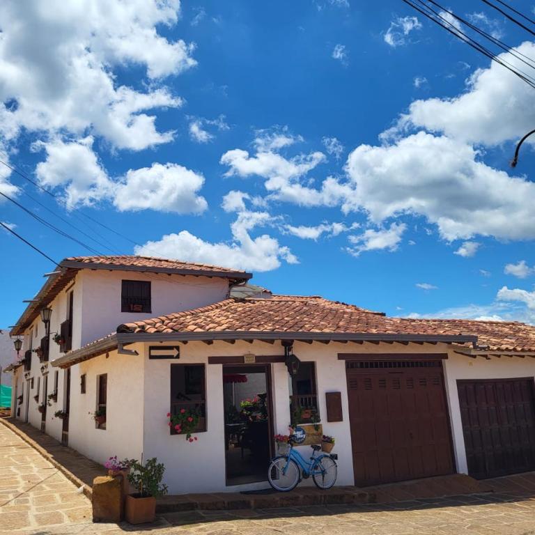 AQUI ESTOY BIEN - Habitación con cama extragrande y vistas a la montaña - 5