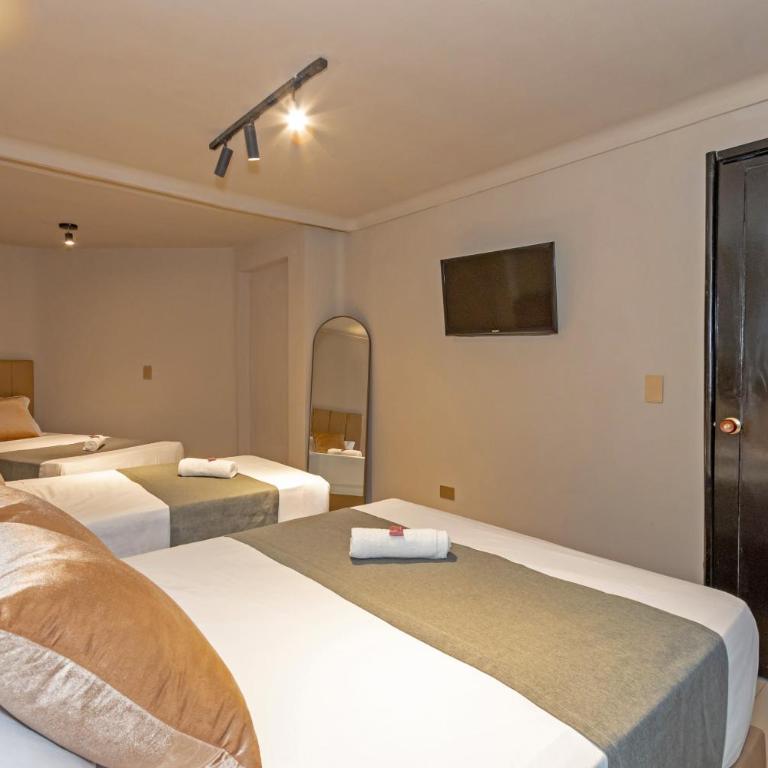 Hotel Garden Laureles - Standard Family Room - 3