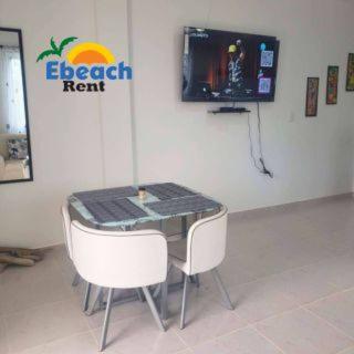 Ebeach Apartamento con aire, cocina y TV, a pasos de la playa - Two-Bedroom Apartment - 17