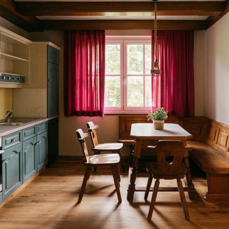 Urban Boutique Privatzimmervermietung - Apartment mit 1 Schlafzimmer und Balkon - 2