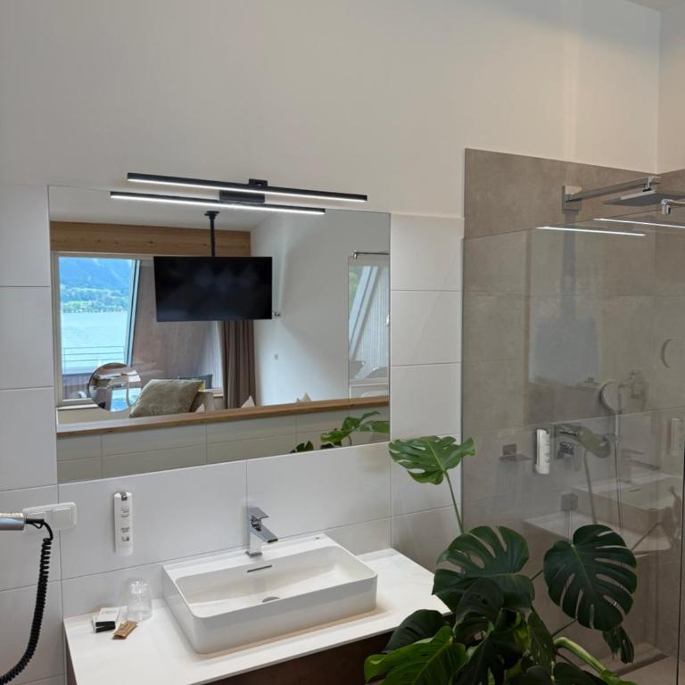 Seehotel Lilly - Superior Suite mit Seeblick - 13