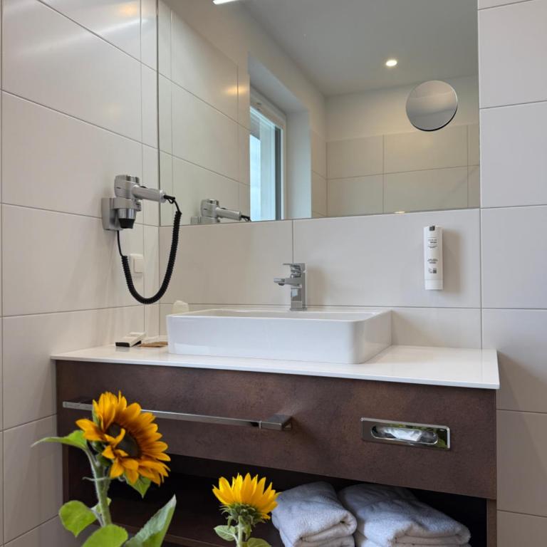 Seehotel Lilly - Superior Zweibettzimmer mit Meerblick - 9