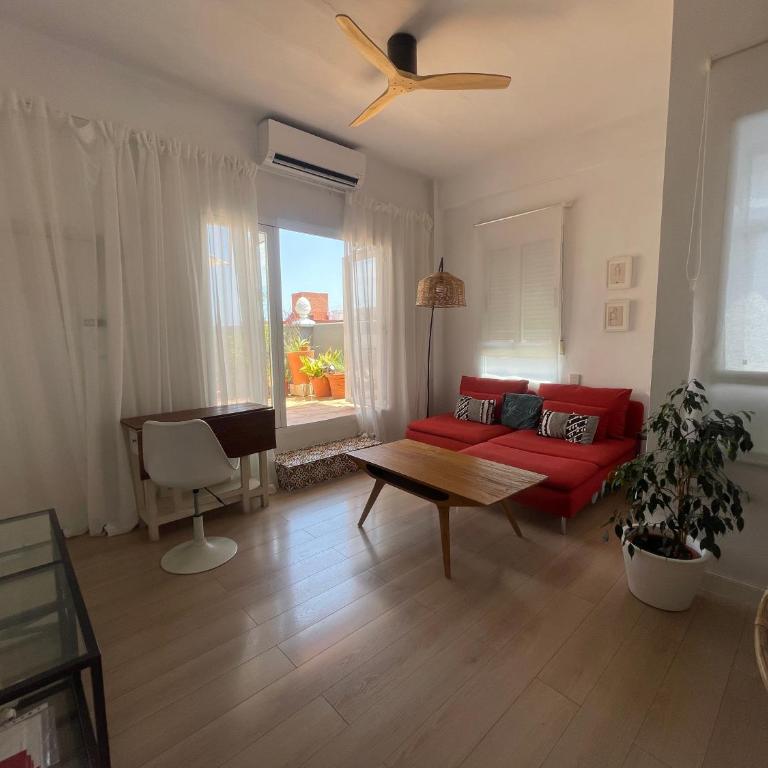 Valencia Sky Haven - Three-Bedroom Apartment - 2