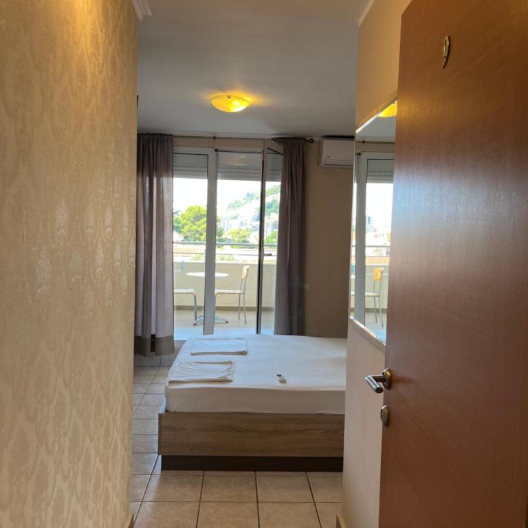 Apartments Batalo - Deluks Dvokrevetna Soba sa Bračnim Krevetom i Balkonom - 2