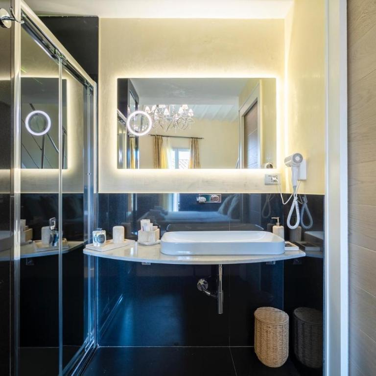 Duomo Suites Florence - Camera Familiare con Terrazza - 3