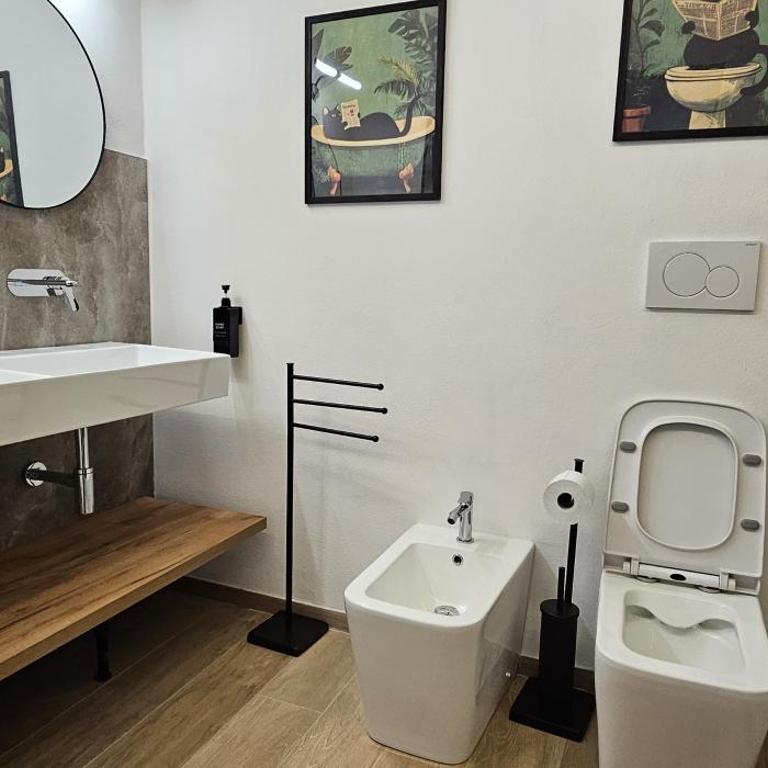 Derosas House - Camera Quadrupla con Bagno Privato - 5