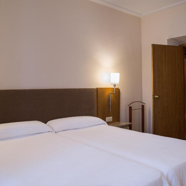 Hotel Inglaterra - Triple Room - 7