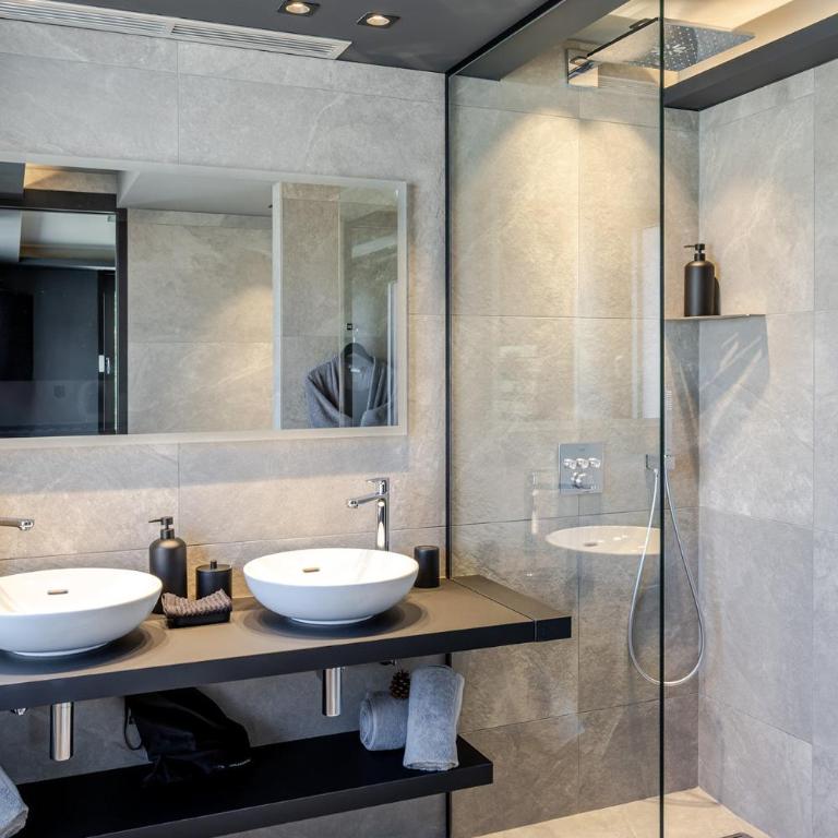 La Loge aux Loups, à 100 m du lac, piscine intérieure, sauna, cheminée, local skis vélos - Villa avec Piscine Privée - 35