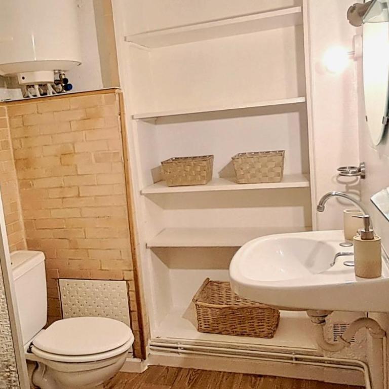 Studio Corconne, centre-ville, proche monuments - Apartment - 5